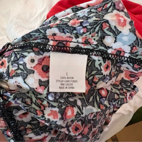 Francesca’s Floral Pattern Skirt - Picture 4 of 4